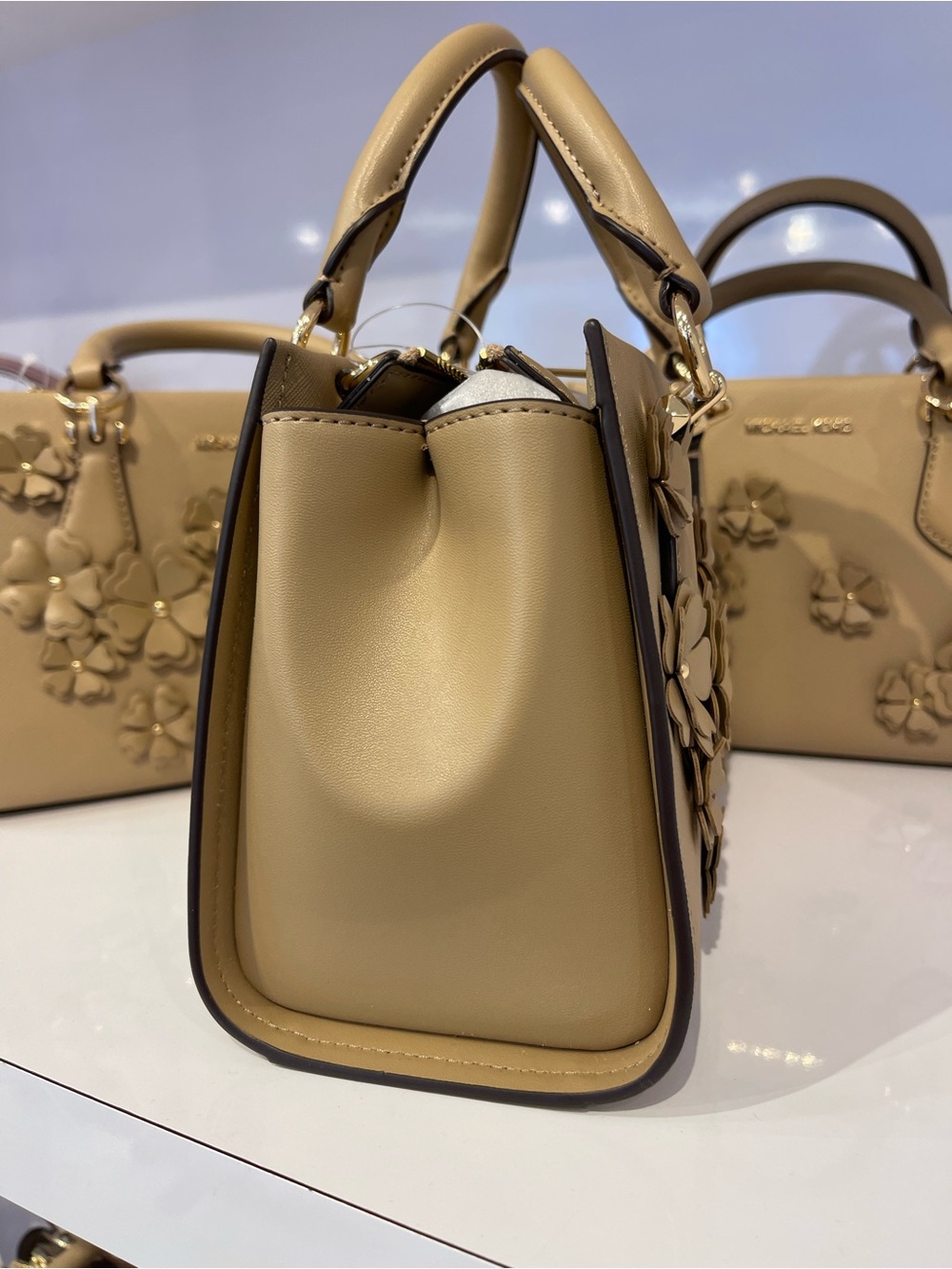 MICHAEL KORS Marilyn Sm Floral Embellished Satchel Messenger Crossbody
Camel
NWT - Picture 13 of 14